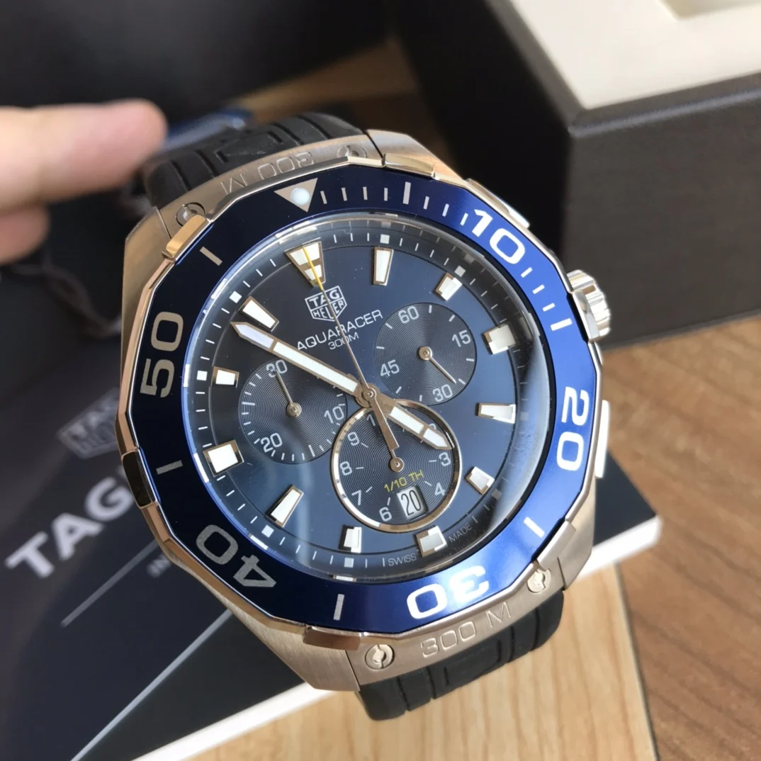 TAG Heuer Aquaracer Watch 43 mm — Image 9